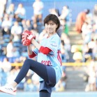 内田有紀、始球式で見事な投球フォームを披露…リベンジならずも「感謝を込めて」 画像