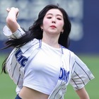 選手が思わず“指ハート”する美貌！韓国人気アイドル「Red Velvet」アイリーンの始球式に野球ファン熱狂 画像
