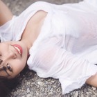 人気YouTuber・たにりか、キャンプ場で脱ぎ脱ぎ!? 初のデジタル写真集発売決定 画像