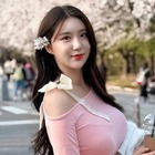 “完璧Sライン体型”に釘付け…韓国の人気チアガール、「デニムが似合い過ぎる」美貌でファンを圧倒【PHOTO】 画像
