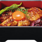 なか卯、大判つくねと鶏もも肉の2種類が堪能できる「とろたま炭火焼き鶏重」5月14日より発売 画像