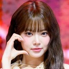 「脚、なっが」LE SSERAFIM・ウンチェ、ミニスカ姿の異次元スタイルに視線集中！【PHOTO】 画像