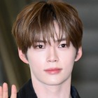 胸元タトゥーから色気全開！ZB1・ハンビン、漫画から飛び出したようなビジュアルに驚き…KCONではMCに 画像