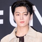 ENHYPEN・ジェイ、完璧スーツ姿に視線集中「フェイスラインどうなってんの？」【PHOTO】 画像