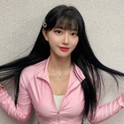 韓国チアガール、深Vネックのスイムウェアで大はしゃぎ！こぼれそうな魅力に「これぞ“健康美”」の声【PHOTO】 画像