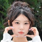 “日本人メンバー”ILLIT・モカ、重めの前髪ぱっつんロングが好評！「黒猫」のような一味違う雰囲気【PHOTO】 画像