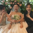 メンバー結婚式に人気ガールズグループ集結「あなたたちはforever」とファン狂喜 画像