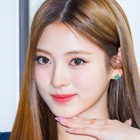 “日本人メンバー”MEOVV・アンナ、ひれ伏したくなる圧倒的美貌「第5世代アイドルのビジュ担」【PHOTO】 画像