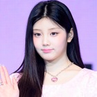 まさに初恋ビジュアル…ILLIT・ウォンヒ、制服風ワンピースで“清楚かわいい”魅力全開！【PHOTO】 画像