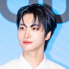 ATEEZ・ソンファ、夜のプールで輝く圧巻の肉体美…“彫刻腹筋”に視線集中【PHOTO】 画像
