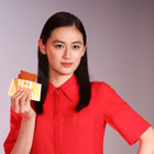 八木莉可子、新ファミチキ発表会でランウェイ風に登場！「まさかここまで本格的だと思っていなくて」 画像