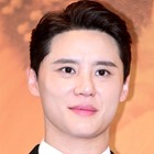 元東方神起ジュンス、兄の結婚式で“甥バカ”な姿が捉えられる！ジェジュンとともにとろける笑顔に 画像