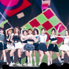 NiziU、初の香港単独公演で大熱狂！ 広東語で歌唱するパフォーマンスも 画像