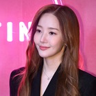 見えてる？女優パク・ミニョン、紐トップス着た妖艶な寝そべりSHOT「狂ってしまう」【PHOTO】 画像