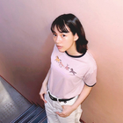 のん、淡いピンクのTシャツ姿に反響続々 「のんさまにふさわしいTシャツ」「良い……」 画像