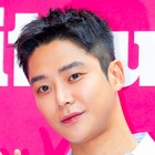 俳優ロウン、入隊前の雑誌撮影で自ら髪を剃る！ワイルドな大人の成熟した魅力を披露【PHOTO】 画像