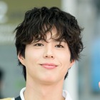 パク・ボゴム、“彼氏ルック”で空港に登場！絶妙バランスの脚長スタイルに視線集中【PHOTO】 画像