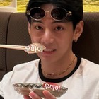 お寿司「ウマイ」「ウマイ」BTS・Vが日本滞在中の様子を一挙公開！“自己管理の達人”ぶり発揮【PHOTO】 画像