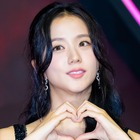 BLACKPINK・ジス、“ピチ”っとタイト衣装で圧巻スタイルあらわに…「ドキドキが止まらない」【PHOTO】 画像