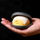 真っ黒なアイスモナカを食べくらべ！石川県の名店『いも栗カボチャ』が“最中大福ジェラート”を販売 画像