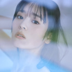 超ときめき♡宣伝部・坂井仁香、2nd写真集が発売決定！美谷間のぞくチューブトップのビジュアルを披露 画像
