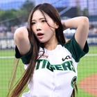 えっ、細身なのにこのボリューム感？韓国プロ野球の19歳チアガール、“美貌強調”のぴったりTショット【PHOTO】 画像
