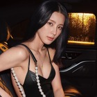 “ほぼ紐”ドレスで話題を集めたi-dle・ミヨン、圧巻スタイルのワンショルドレス姿に釘付け【PHOTO】 画像