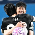 親友パク・ソジュンと熱い抱擁も。ソン・フンミンが母国でトッテナム最終戦、涙に包まれた感動の舞台裏 画像
