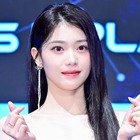 Kep1er・シャオティン、縦線くっきりウエスト＆美デコルテの圧巻スタイル「ビジュ担の女神」【PHOTO】 画像
