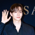 2PM・ジュノ、ウイスキー片手に大人の色気…余裕あふれる眼差しで魅了【PHOTO】 画像