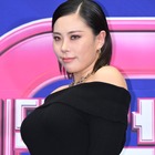 「これダンス？性行為じゃん」発言ダンサーと共演も…GABEE、グラマー体型に目が行くスイムウェア姿【PHOTO】 画像