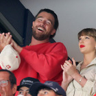 テイラー・スウィフトが婚約を発表！お相手はNFL選手・トラビス・ケルシー 画像