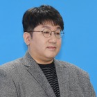 BTS事務所のトップ、14時間にわたる警察調査を終えて帰宅　帰り際は報道陣の質問に完全沈黙 画像