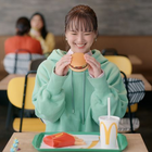 多部未華子、“カプセルトイ”に夢中になって何度も挑戦するも...マクドナルド「セット500」新TVCMが公開 画像