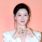 『涙の女王』女優キム・ジウォン、胸元の存在感引き立つ豪華なドレス姿！輝かしい美貌に惚れ惚れ【PHOTO】 画像