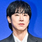 東方神起・ユンホ、端正なビジュアル際立つ“タキシード姿”にファン悶絶「王子様かと思った」【PHOTO】 画像