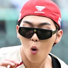 「危うく大事故」韓国俳優の“暴投”始球式が物議、子どもへの配慮不足と非難　過去には全裸・タバコ騒動 画像