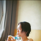 女優・尾碕真花、6年ぶりの写真集が発売決定！韓国で“2人旅”テーマに撮影 画像
