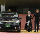 木村拓哉、タクシーを運転して登場！映画『TOKYO タクシー』セレモニーで倍賞千恵子をエスコート 画像