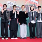 NEXZ、TWICE・Stray Kids・NiziUら“JYPファミリー”との豪華オフSHOT公開！「美男美女だらけ」【PHOTO】 画像