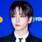 BOYNEXTDOOR・ジェヒョン、“メガネ×スーツ”姿で放つクールな雰囲気にキュン「その表情は反則です…！」【PHOTO】 画像