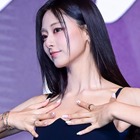 大胆ランジェリー風衣装で話題集めたTWICE・ツウィ、至近距離の“悩殺ウィンク”でファン虜に【PHOTO】 画像