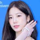 そんなところ開いてていいの？LE SSERAFIM・カズハ、大胆カットアウト衣装に視線釘付け！「やばい」【PHOTO】 画像