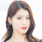 寝そべり姿も美しい…Kep1er・シャオティン、“ピチッ”とチャイナドレスで魅せる曲線美にファン悶絶【PHOTO】 画像