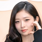 IVE・レイ、“平成ギャル”にイメチェン!?新たな髪色が「あまりにも良すぎる」と好評【PHOTO】 画像