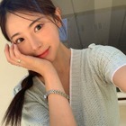 「冬の新婦だ！」韓国プロ野球チア、“すけすけ肩ヒモ”が眩しい純白衣装にファン騒然「結婚したい」【PHOTO】 画像