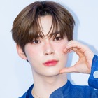 「新宿にいたなんて！」ZB1ソン・ハンビン、イケメンオーラ漂う“東京出没SHOT”が話題【PHOTO】 画像