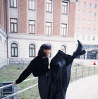 のん、ロングスカートで豪快キック！ワイルドなオフショに反響 画像