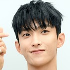 「スウィートすぎる…」SEVENTEEN・ドギョム、メガネ越しの“ウインクSHOT”に胸キュン！【PHOTO】 画像