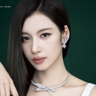 TWICE・サナ、最近のマイブームは抹茶ラテ「色にハマってる」　『25ans』2度目の表紙 画像